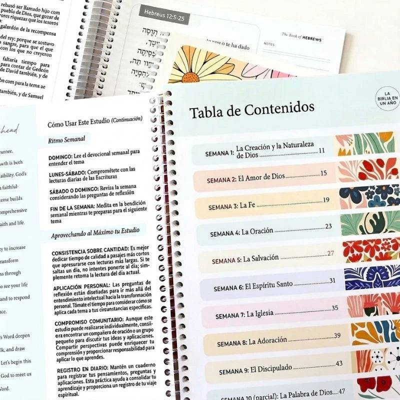 Cuaderno abierto y plano